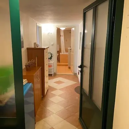 Apartment Cozy & Quiet Studio With A Garden Split